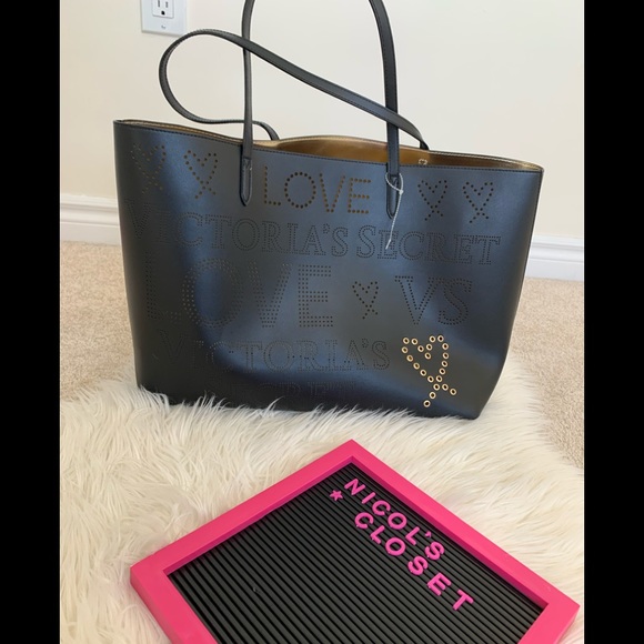 SOLDVictoria’s Secret bag - Picture 1 of 3